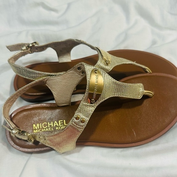 Women’s Micheal Kors Leather Gold Metallic Look Sandals 6M Adjustable Strap - Picture 1 of 3